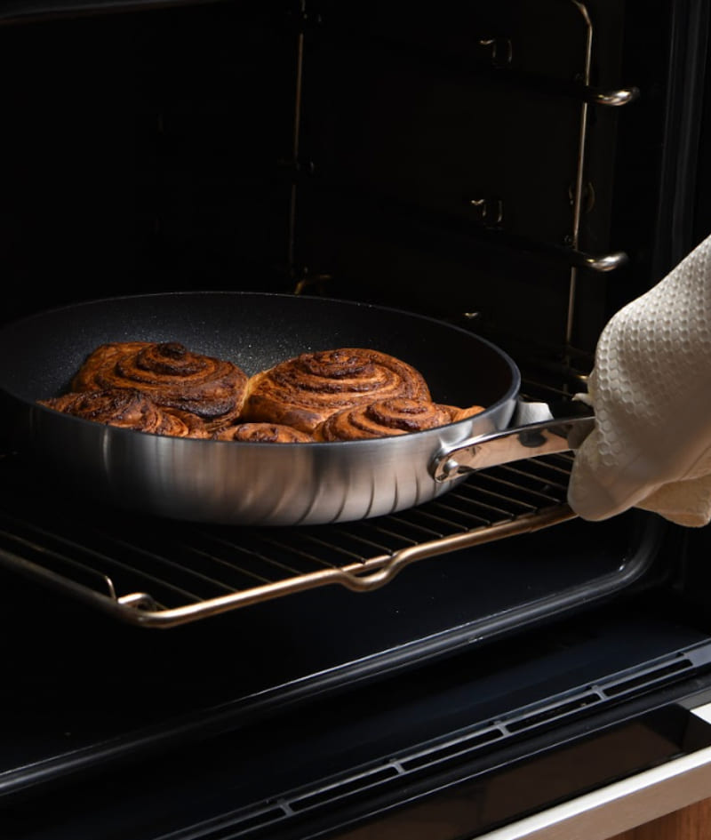 Bake with Emura pan in the oven